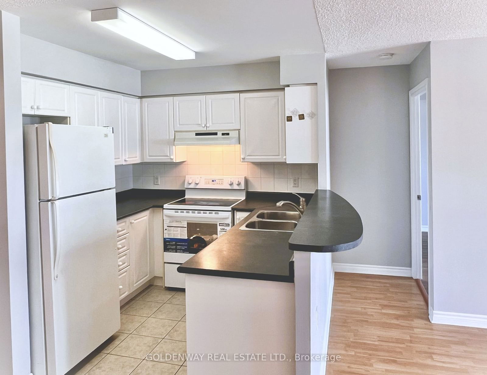 9015 Leslie St, unit 502 for rent - image #6