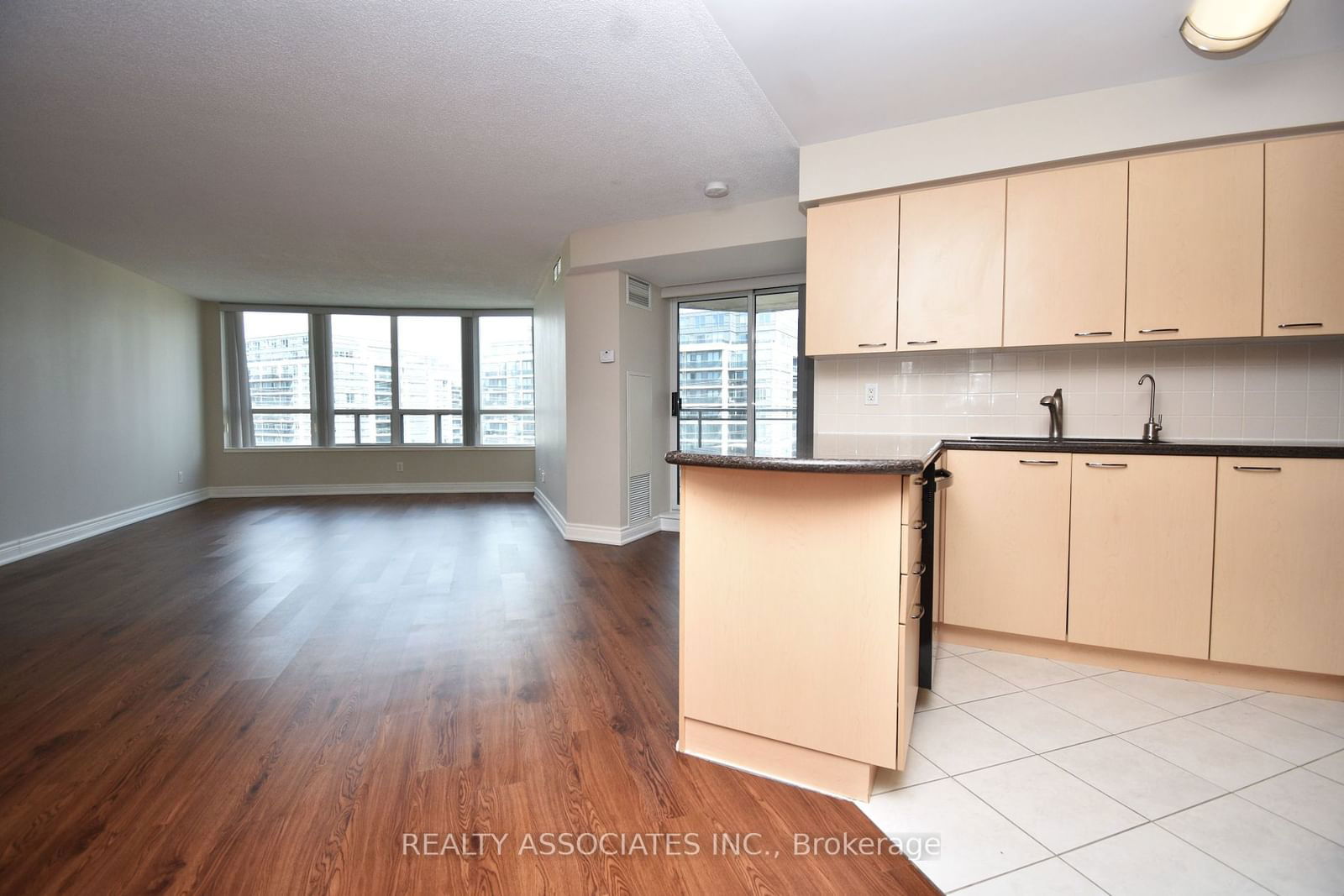 48 Suncrest Blvd, unit 811 for sale - image #1