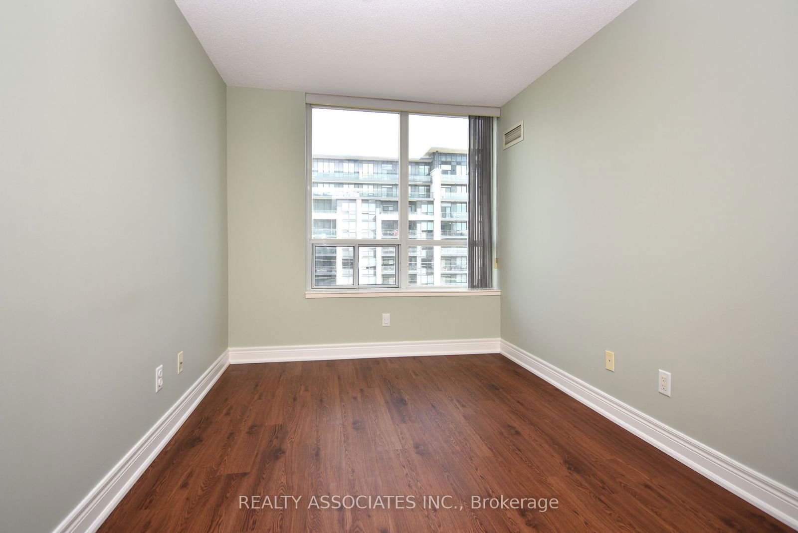 48 Suncrest Blvd, unit 811 for sale - image #12