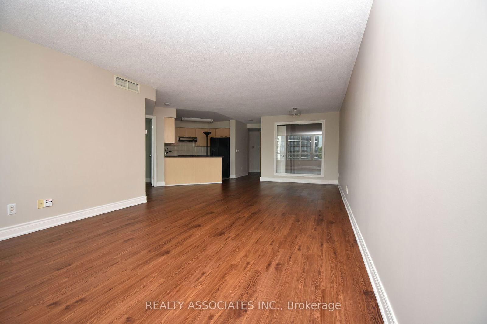 48 Suncrest Blvd, unit 811 for sale - image #13