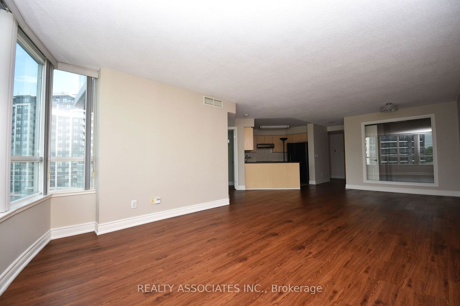 48 Suncrest Blvd, unit 811 for sale - image #14