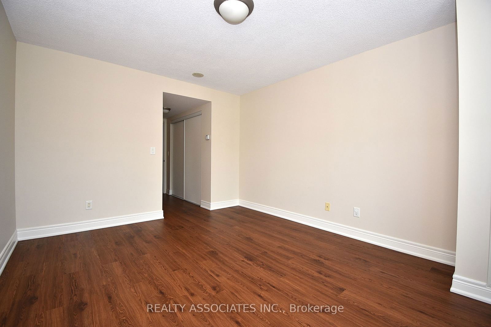 48 Suncrest Blvd, unit 811 for sale - image #17