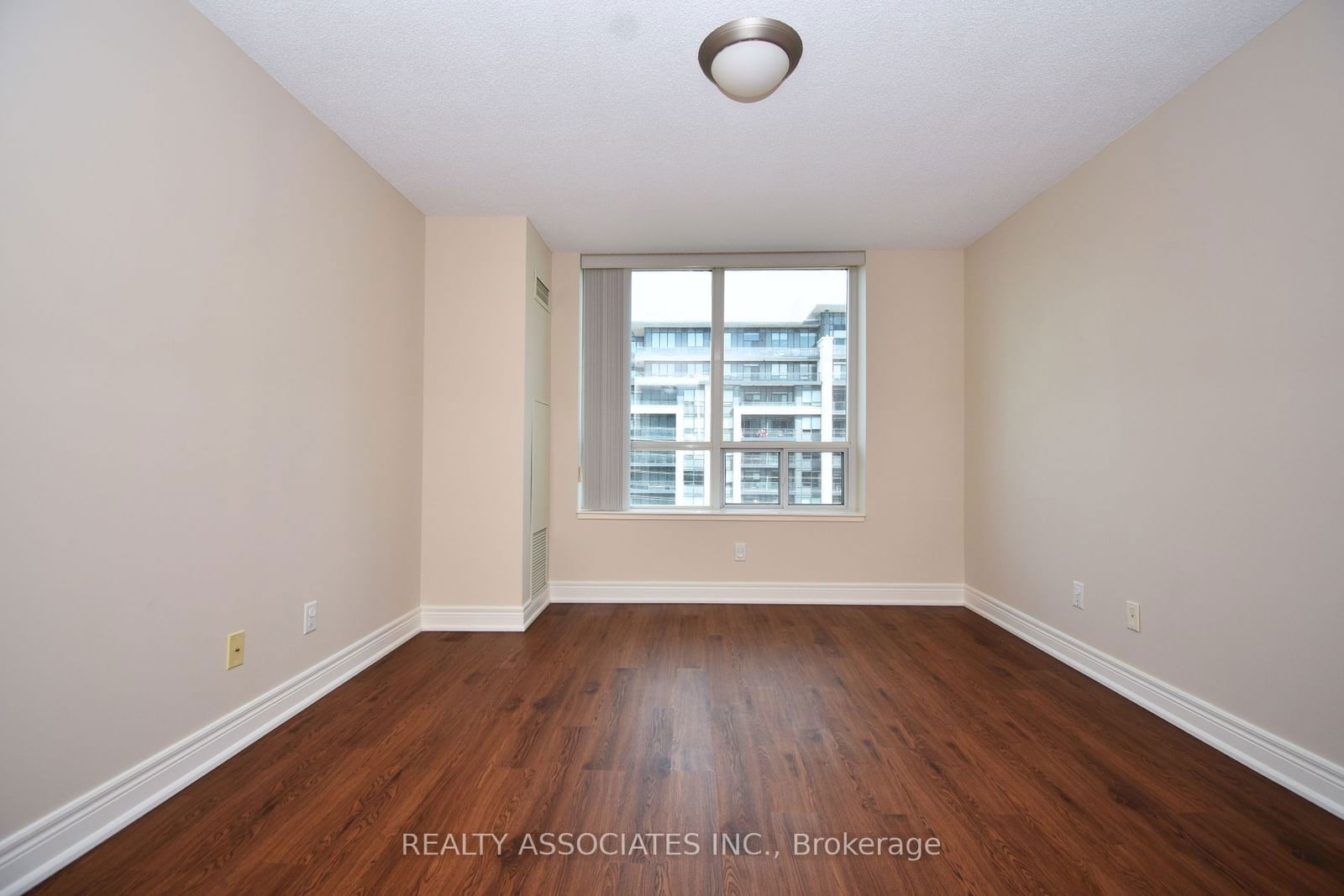 48 Suncrest Blvd, unit 811 for sale - image #18