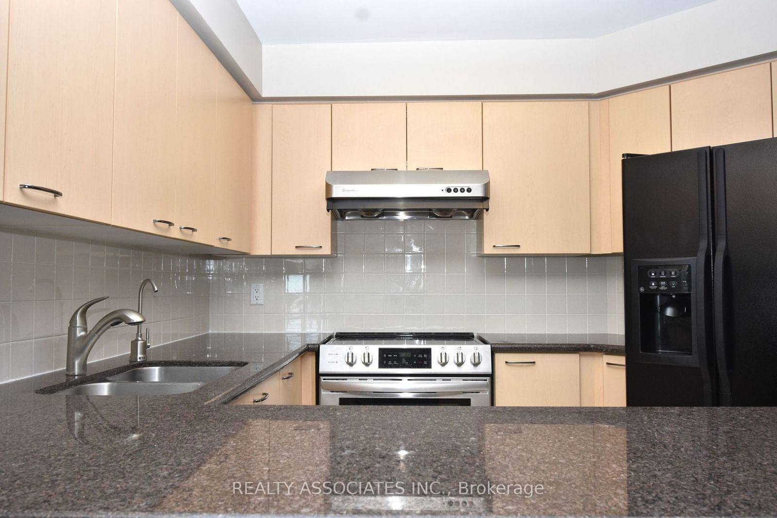 48 Suncrest Blvd, unit 811 for sale - image #4