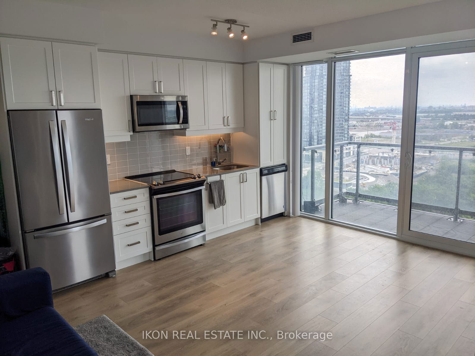 7895 Jane St, unit 1806 for rent - image #1