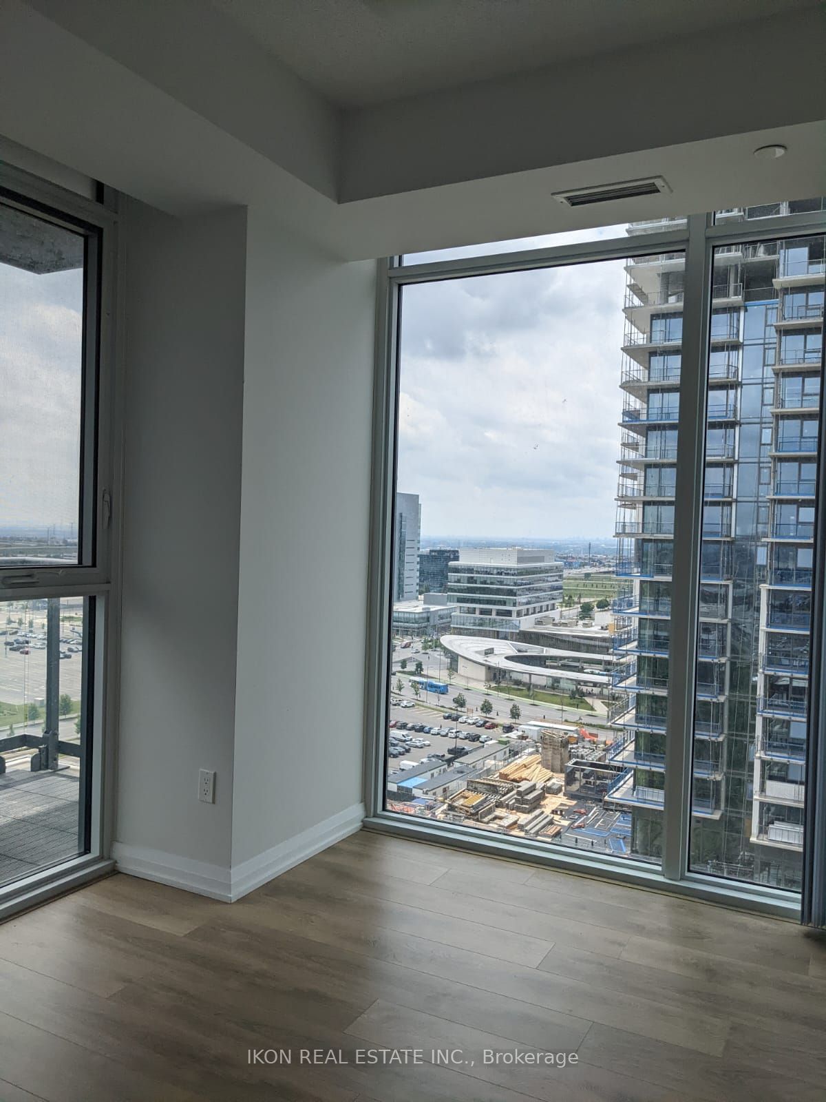 7895 Jane St, unit 1806 for rent - image #5