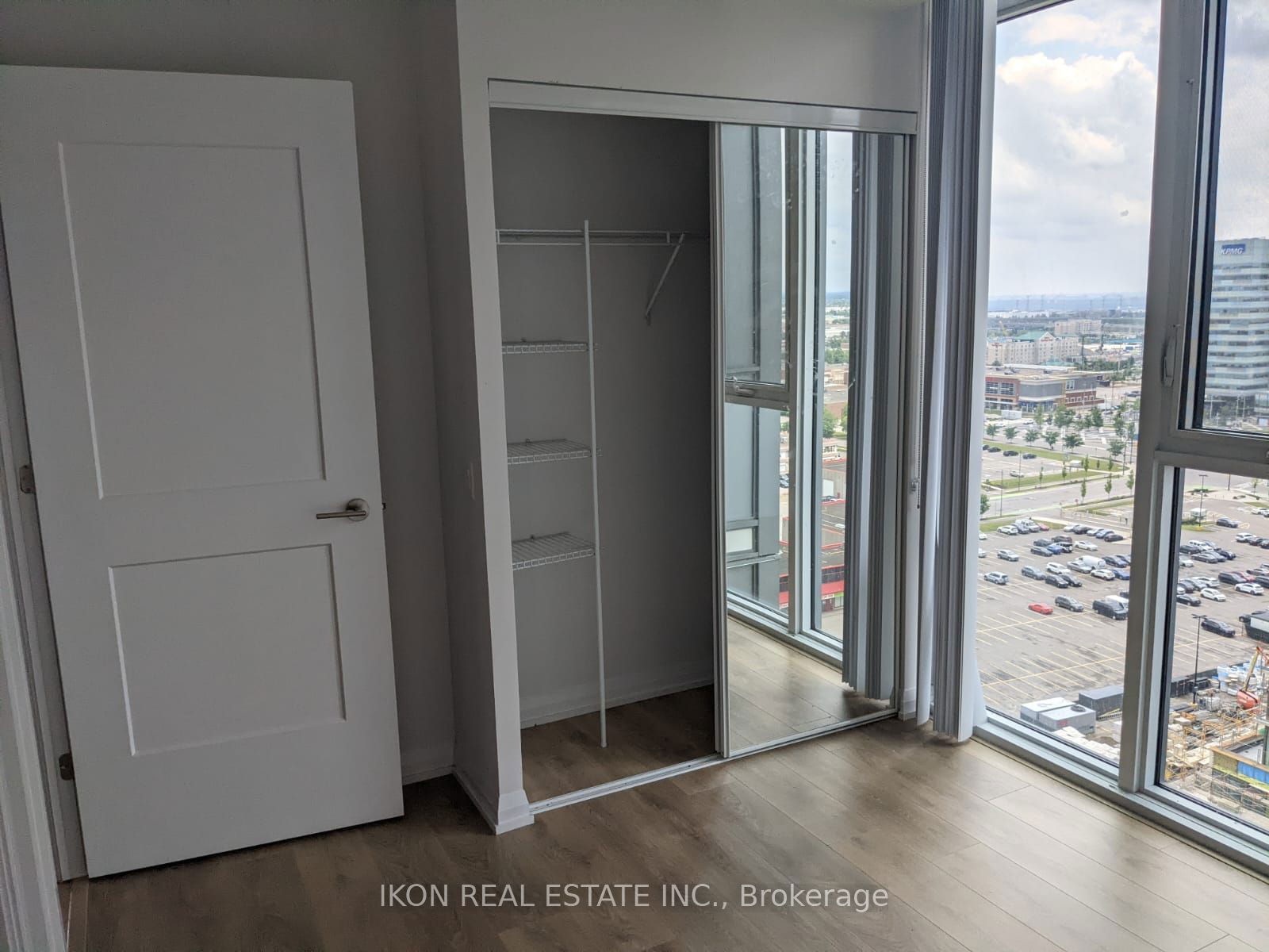 7895 Jane St, unit 1806 for rent - image #8