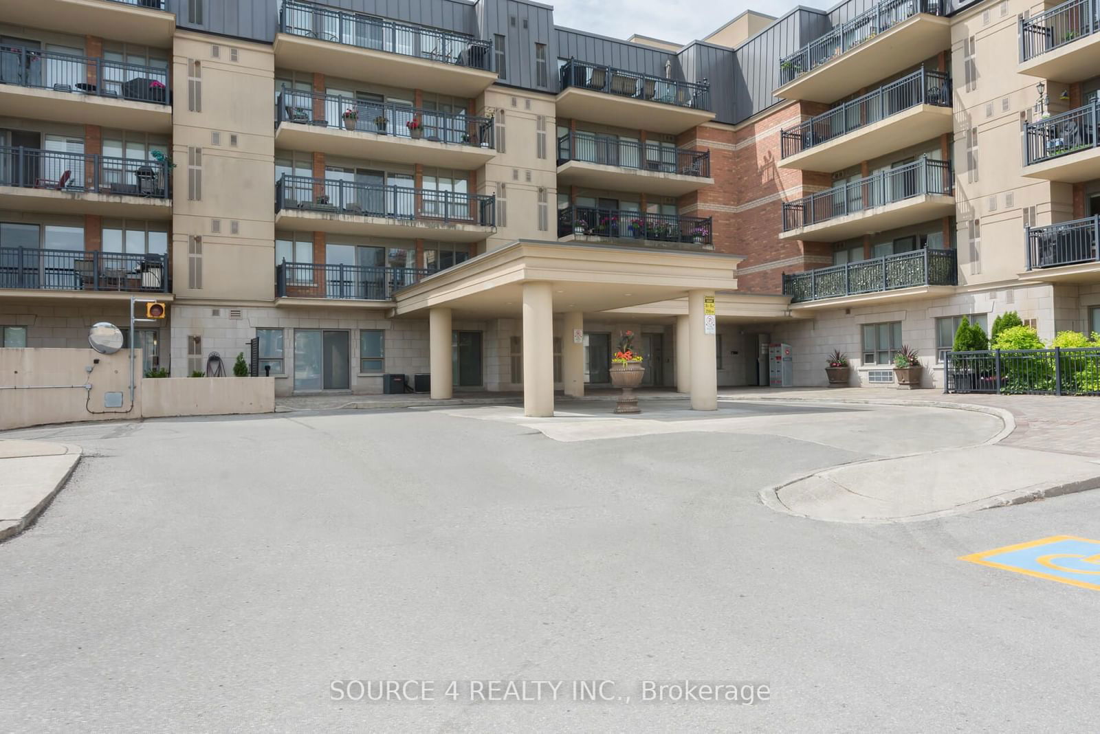 8026 Kipling Ave, unit 506 for sale - image #2