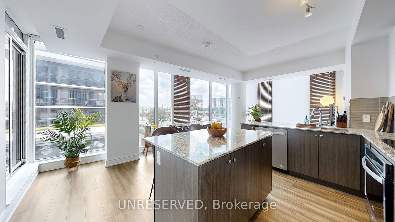 9618 Yonge St, unit 205 for sale - image #1