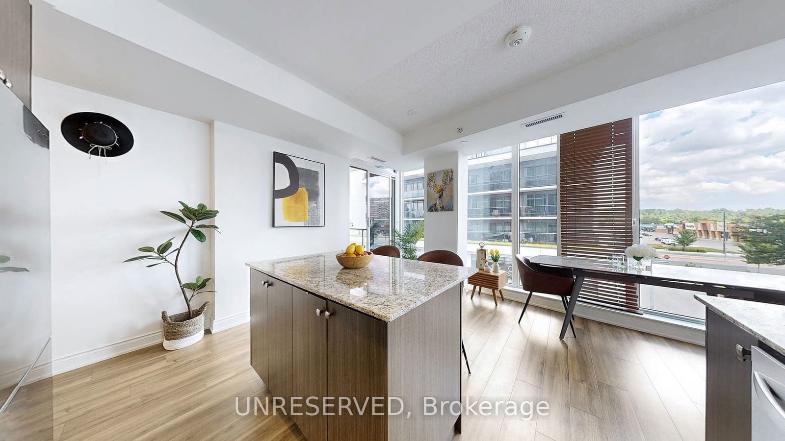 9618 Yonge St, unit 205 for sale - image #10