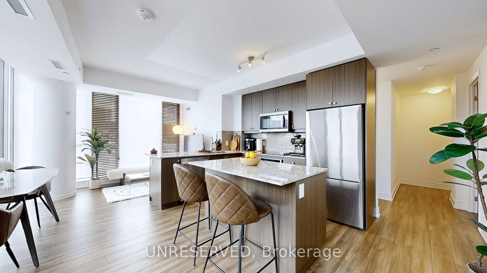 9618 Yonge St, unit 205 for sale - image #4