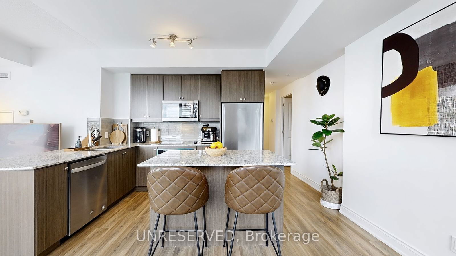 9618 Yonge St, unit 205 for sale - image #6