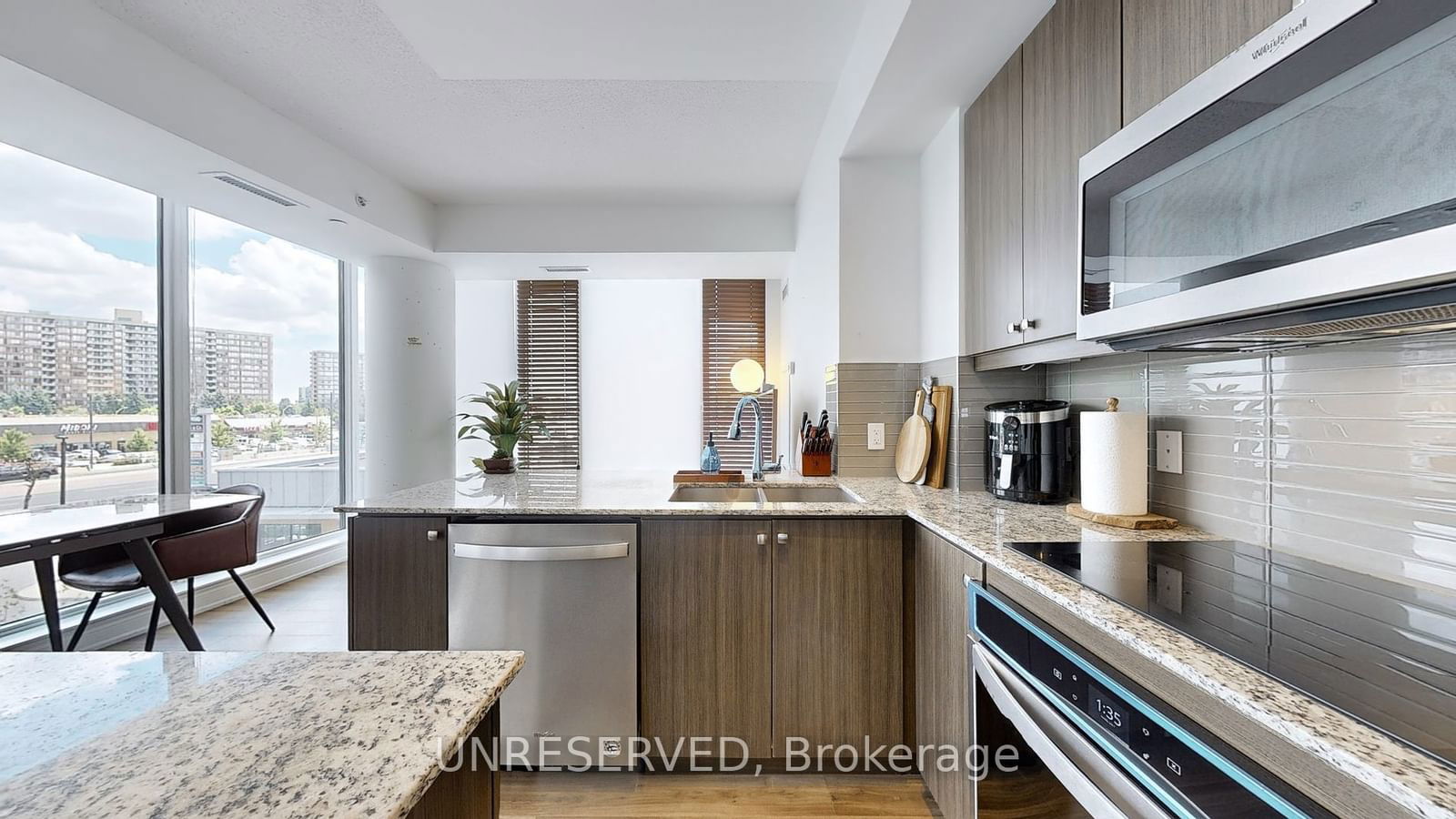 9618 Yonge St, unit 205 for sale - image #9