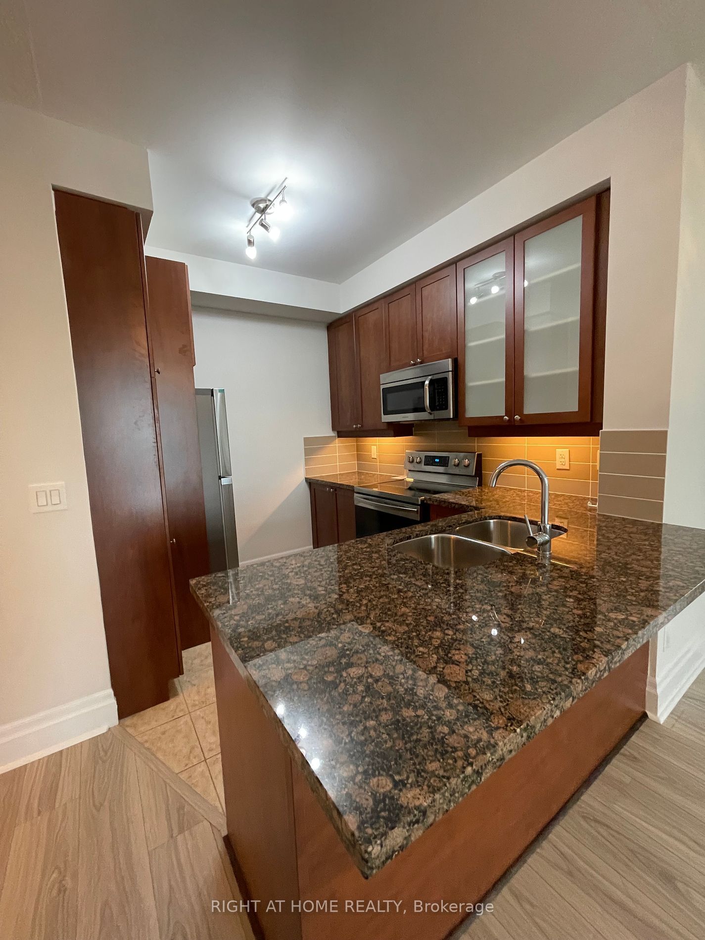 111 Upper Duke Cres, unit 508 for rent - image #9