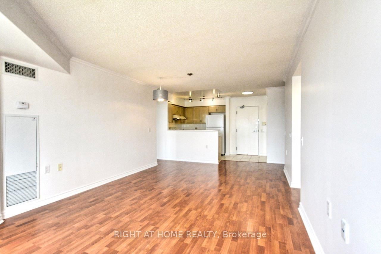 9015 Leslie St, unit 615 for rent - image #2