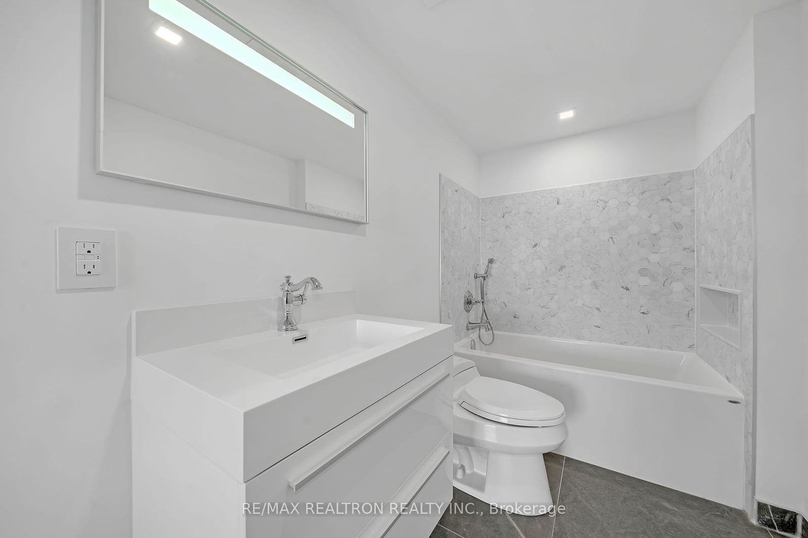 7440 Bathurst St, unit 714 for sale