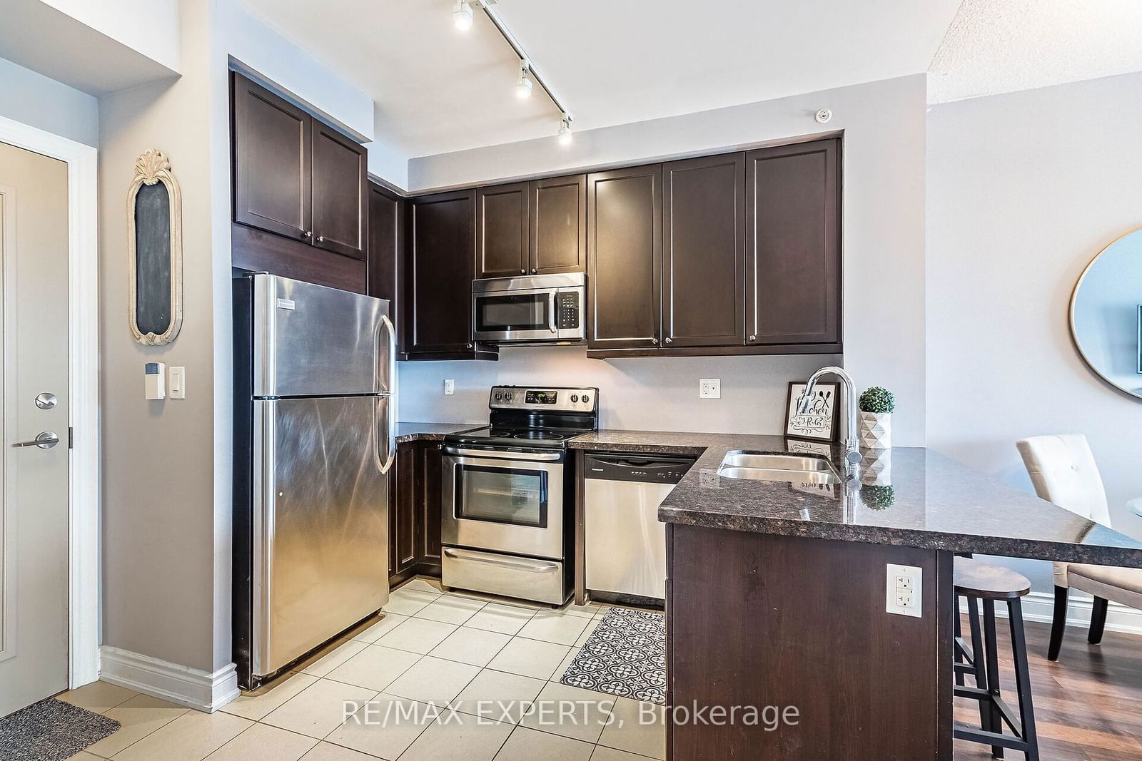 2396 Major Mackenzie Dr, unit 207 for sale - image #5