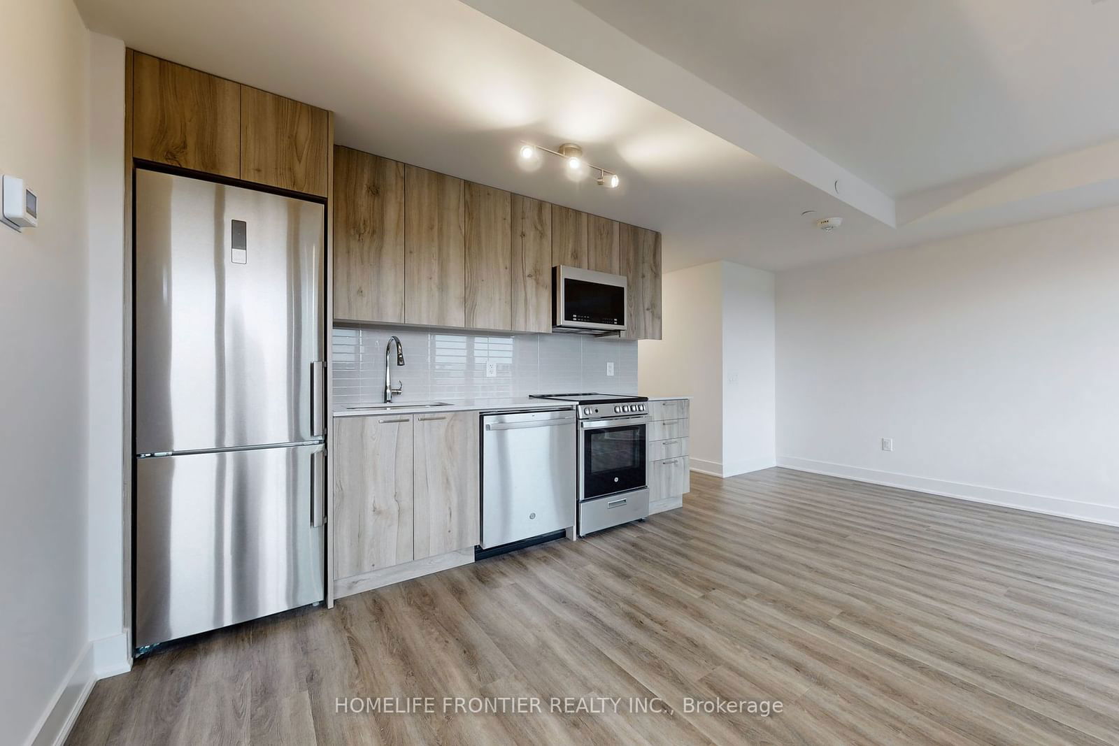 185 Deerfield Rd, unit 220 for sale - image #8