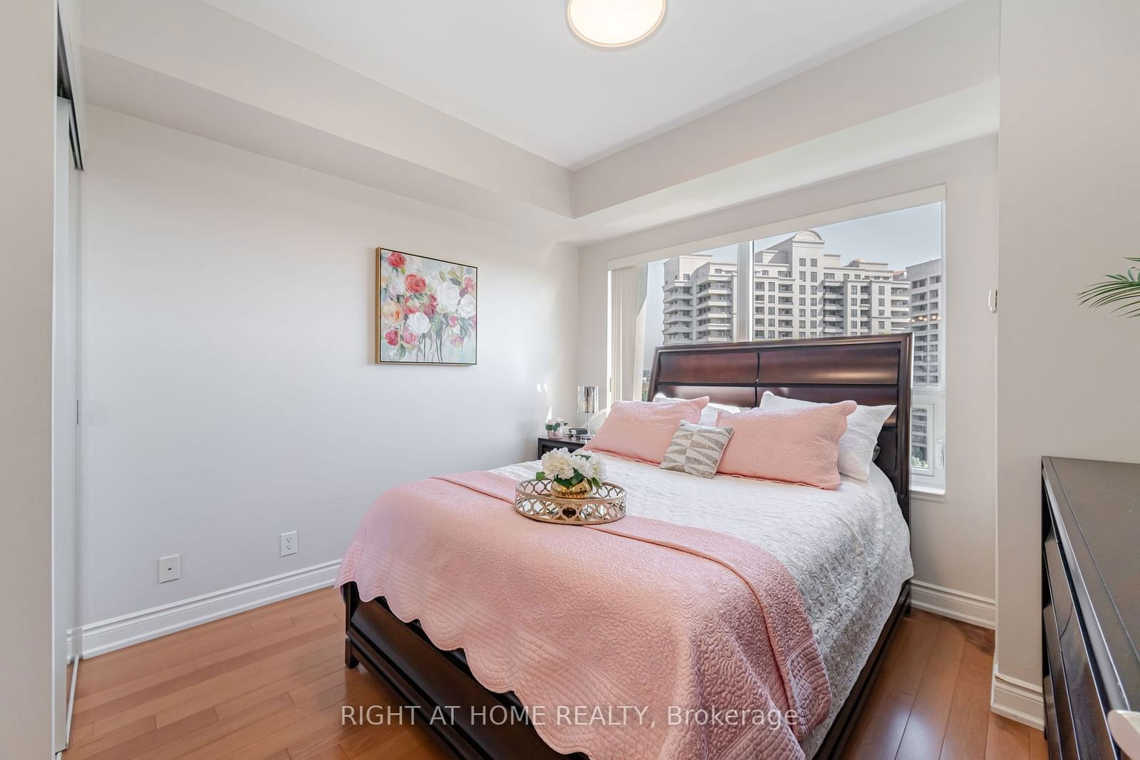 9225 Jane St, unit 909 for sale - image #12