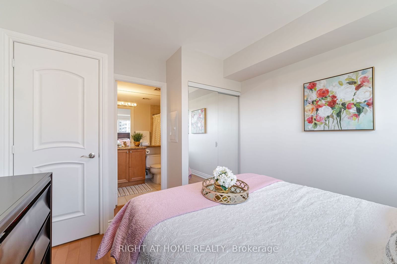 9225 Jane St, unit 909 for sale - image #15