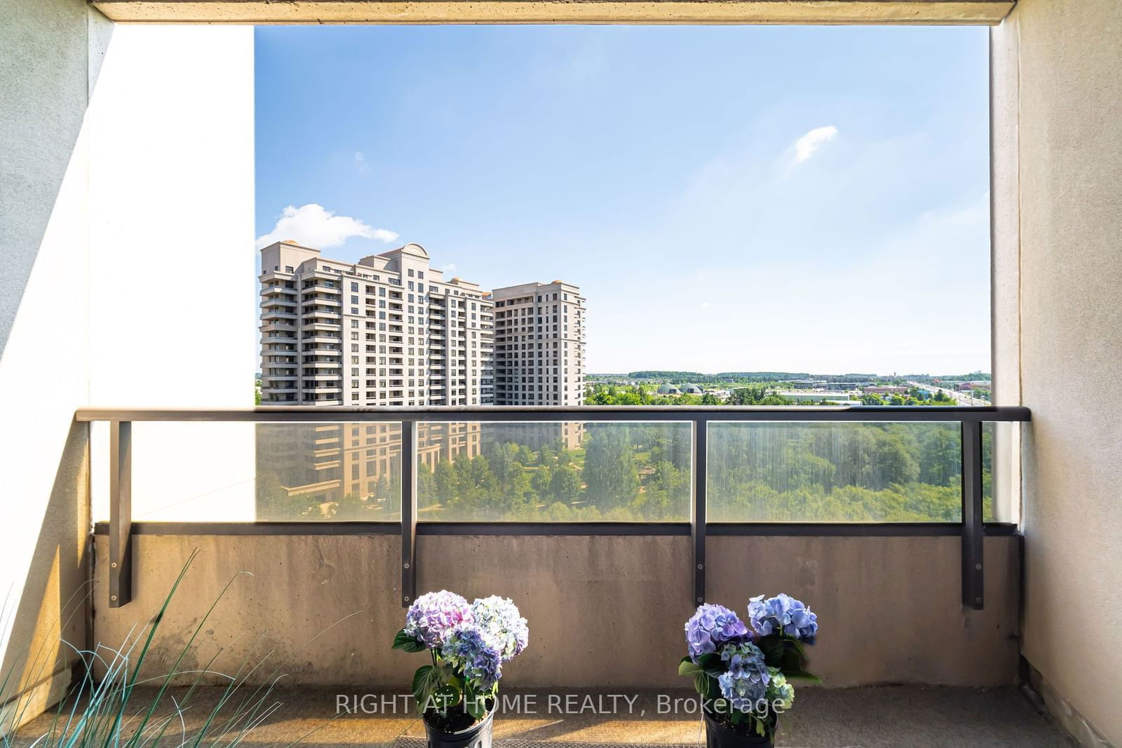 9225 Jane St, unit 909 for sale - image #23