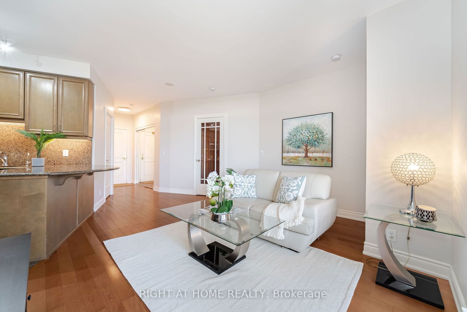 9225 Jane St, unit 909 for sale - image #7