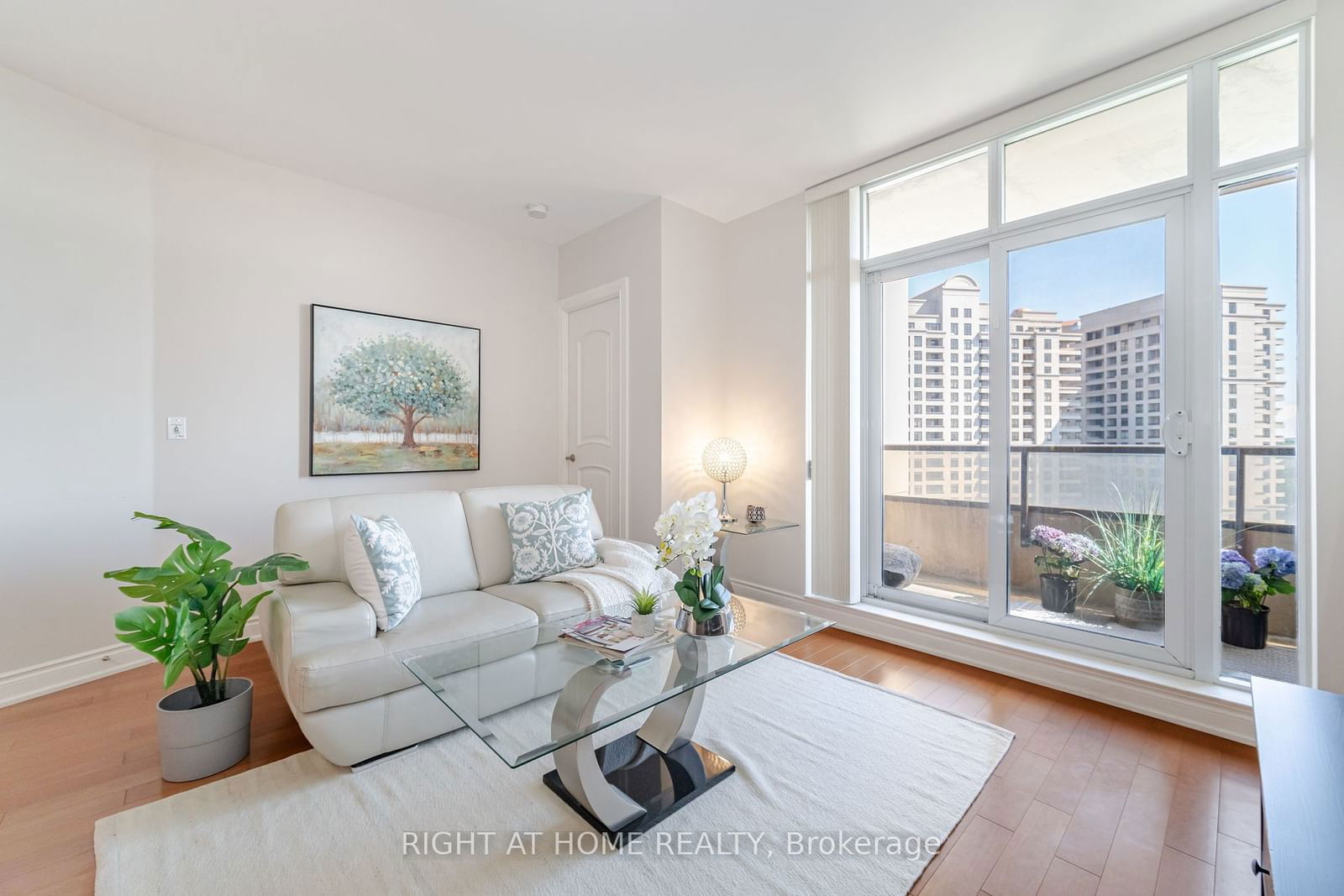 9225 Jane St, unit 909 for sale - image #8