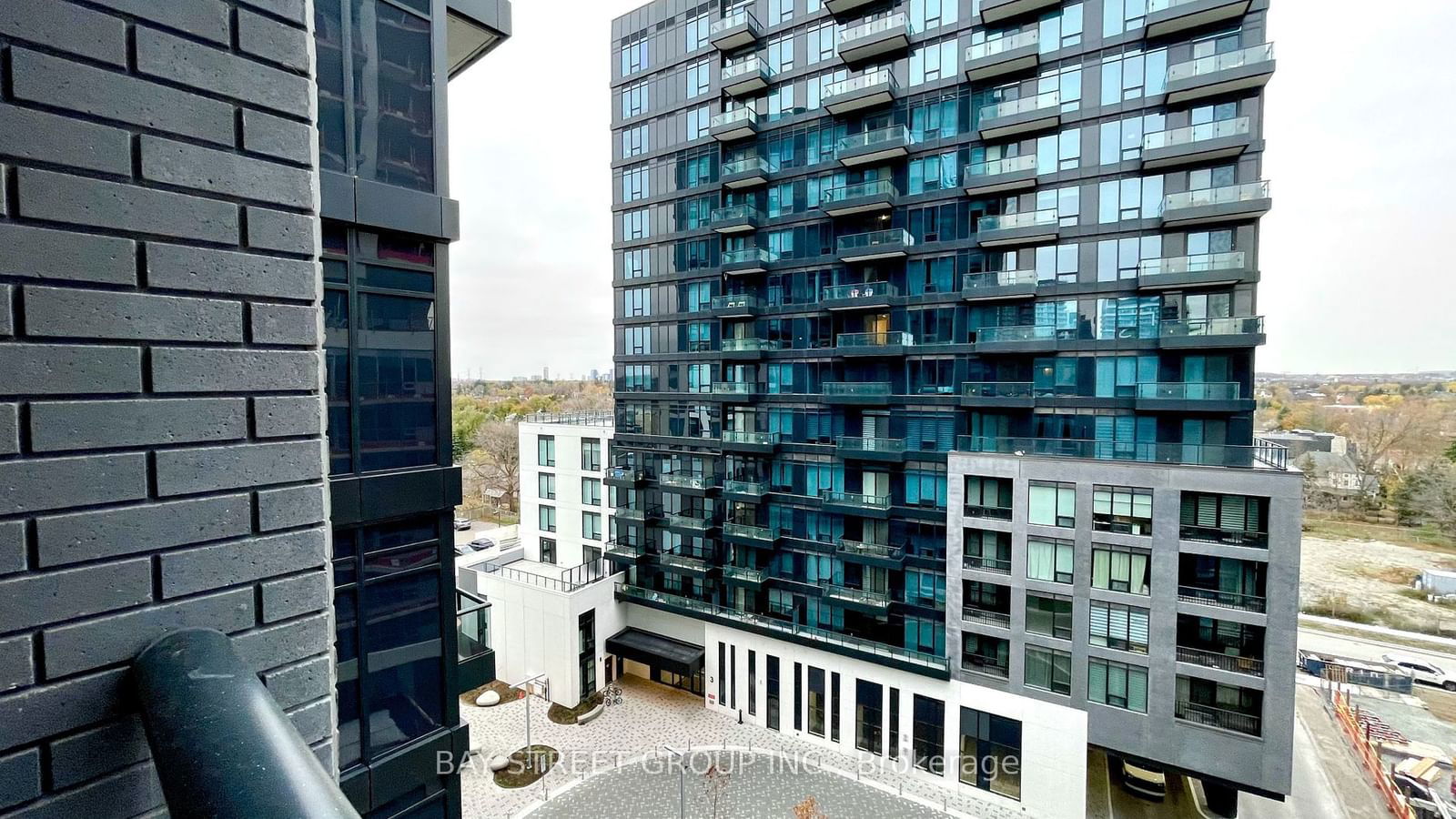 8868 Yonge St, unit 805E for rent