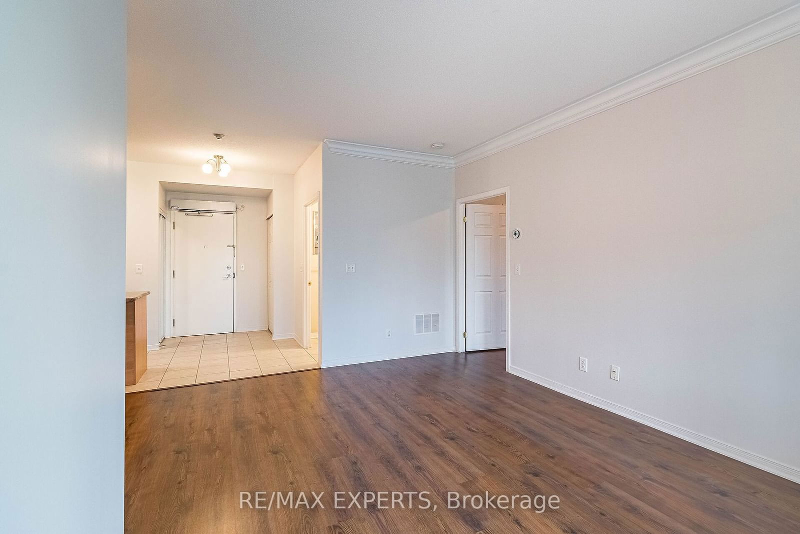 9451 Jane St, unit 206 for sale - image #12