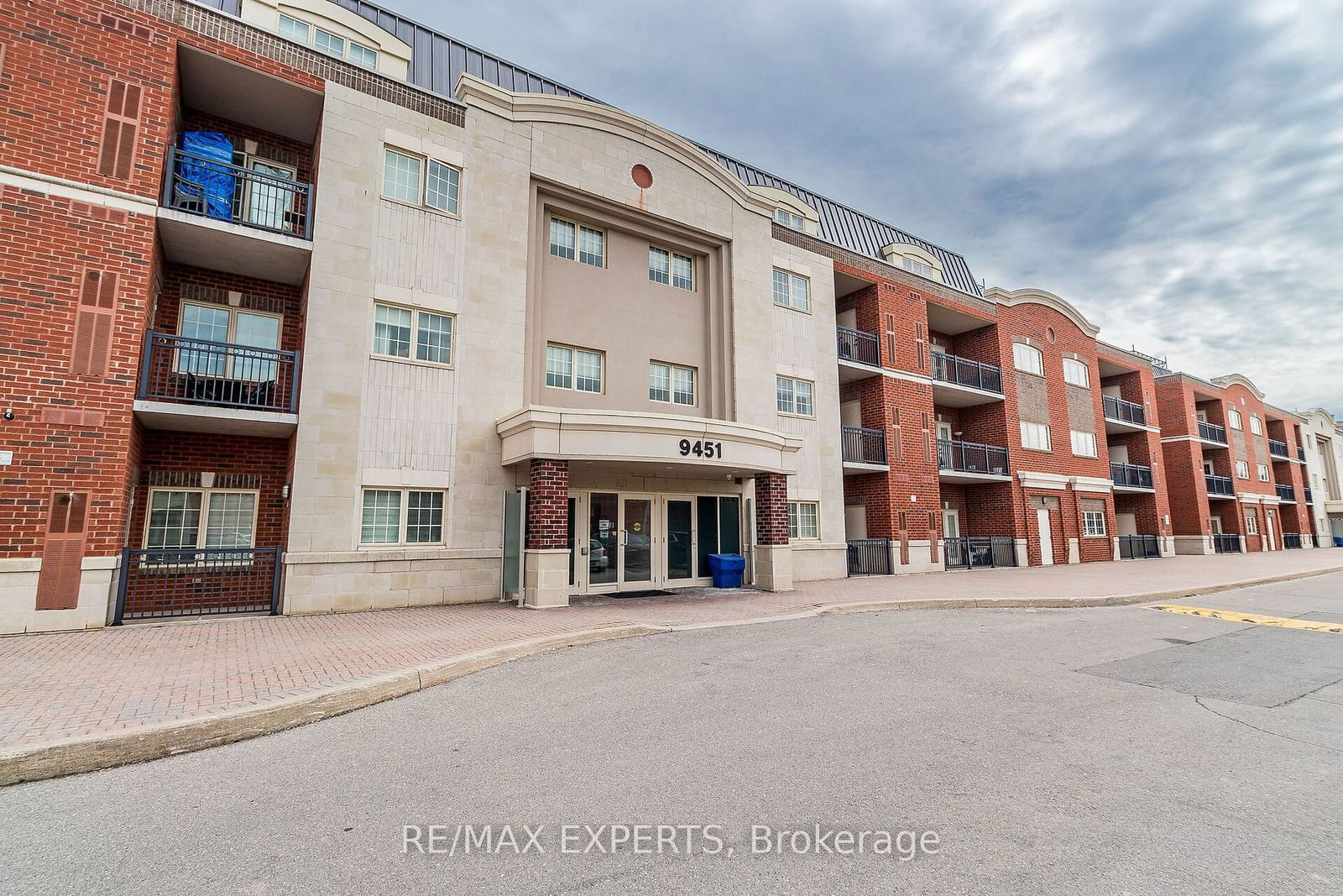 9451 Jane St, unit 206 for sale - image #2