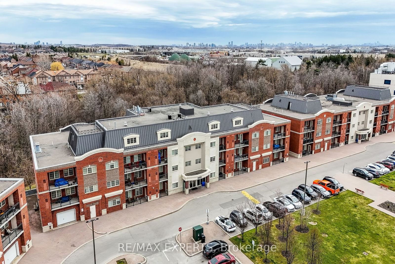 9451 Jane St, unit 206 for sale - image #32