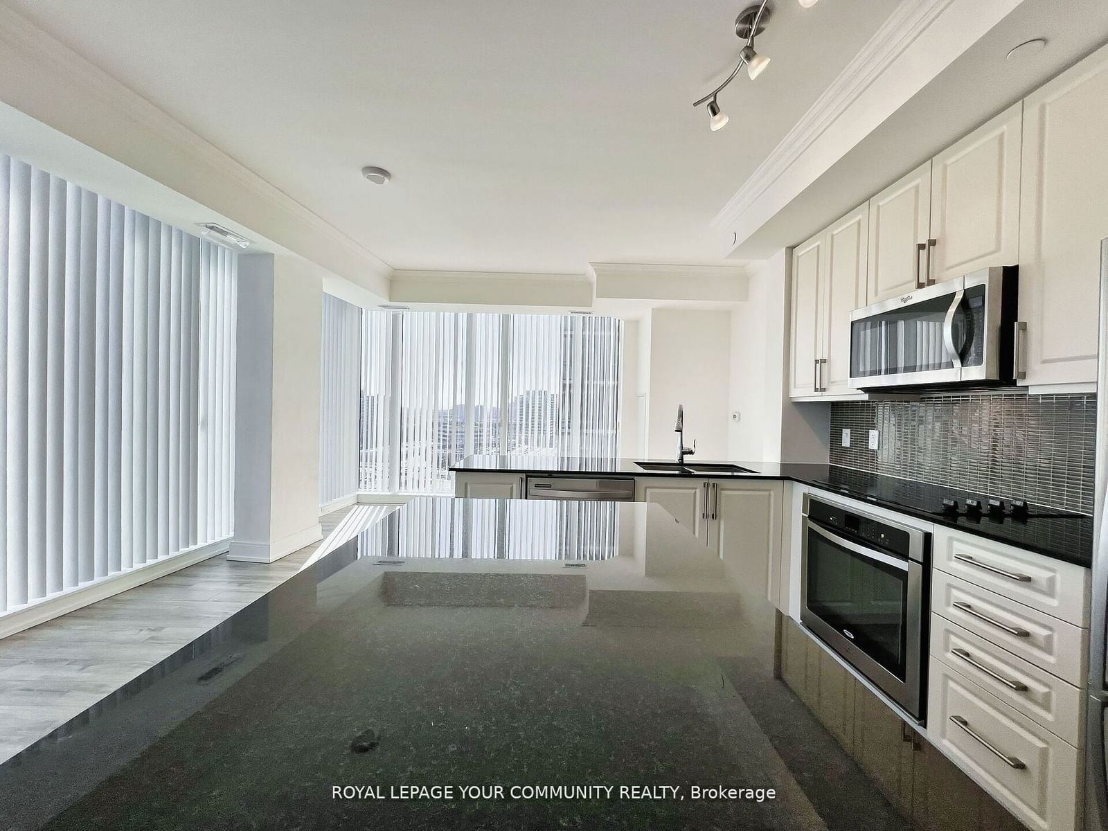 9608 Yonge St, unit 1202A for sale