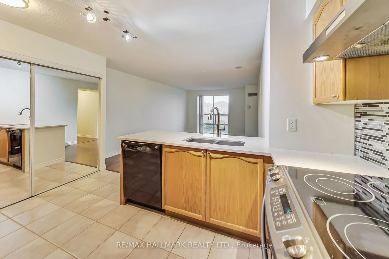 3 Ellesmere St, unit 526 for sale - image #11