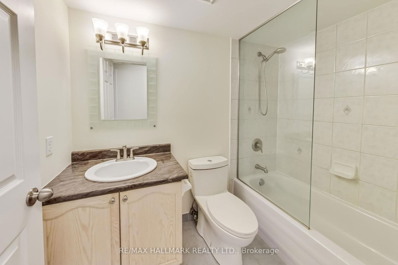 3 Ellesmere St, unit 526 for sale - image #25