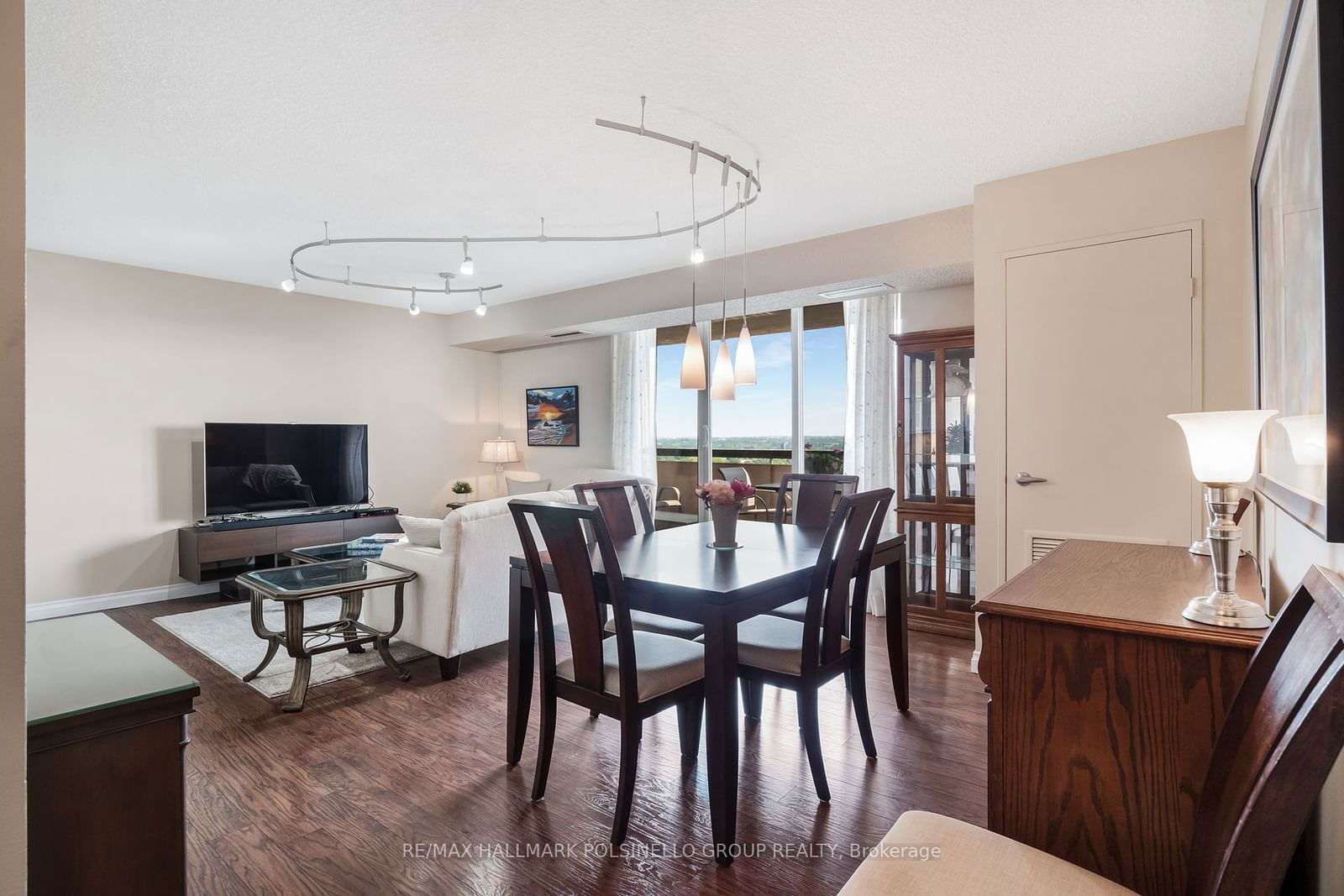 40 William Roe Blvd, unit 1007 for sale - image #5