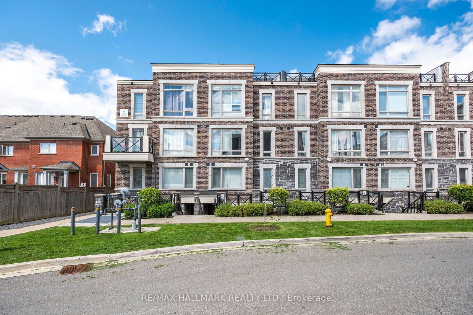 2 Dunsheath Way, unit 105 for sale