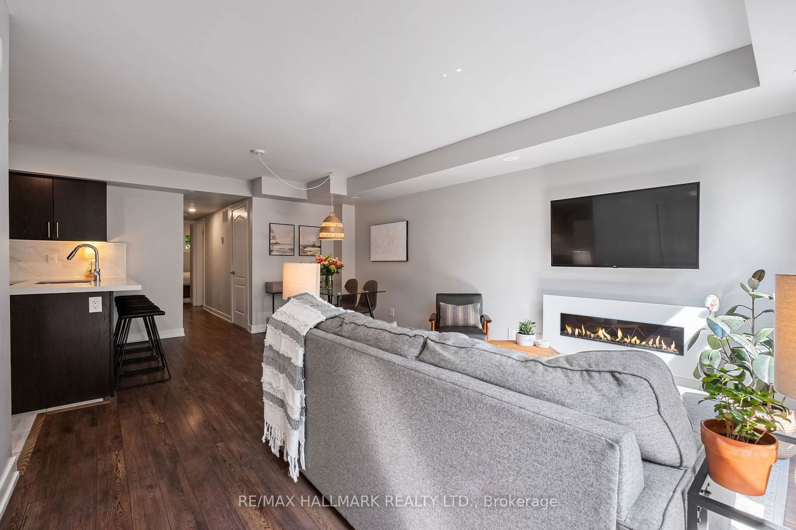 2 Dunsheath Way, unit 105 for sale - image #8