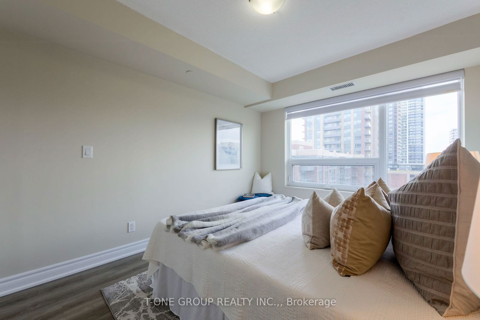 1 Uptown Dr, unit 906 for sale - image #22