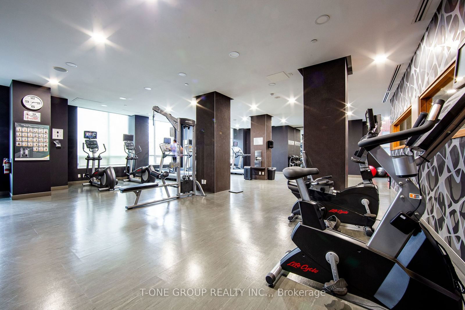 1 Uptown Dr, unit 906 for sale - image #25