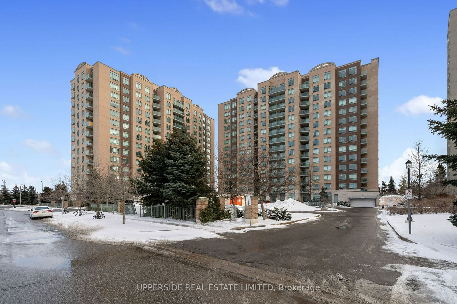 11 Oneida Cres, unit 402 for rent - image #1