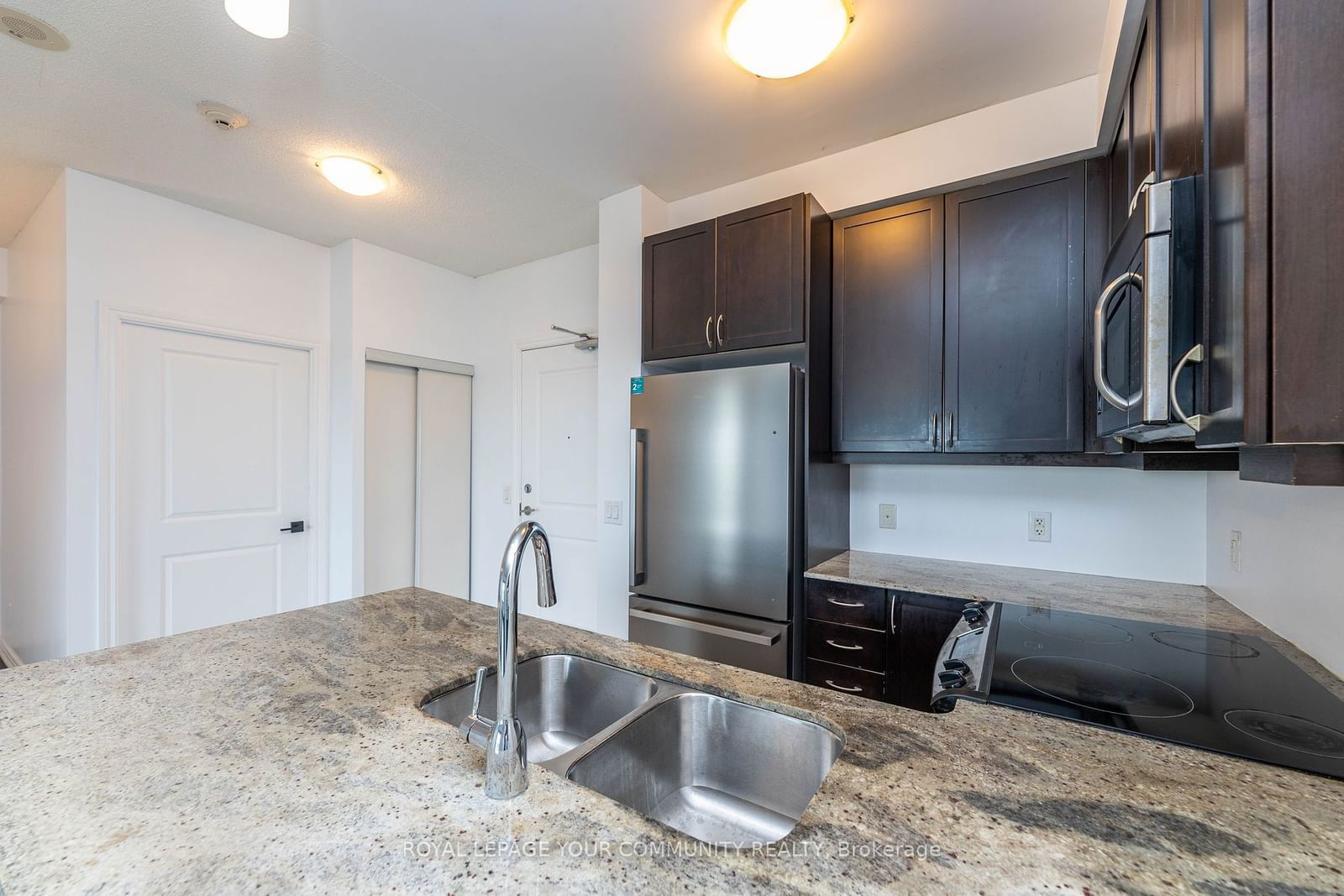 7730 Kipling Ave, unit 1106 for sale