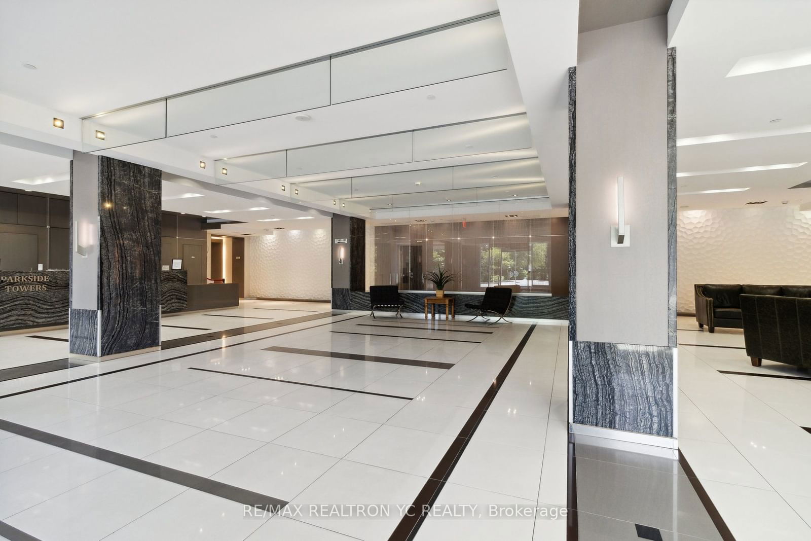 7167 Yonge St, unit 310 for sale - image #2