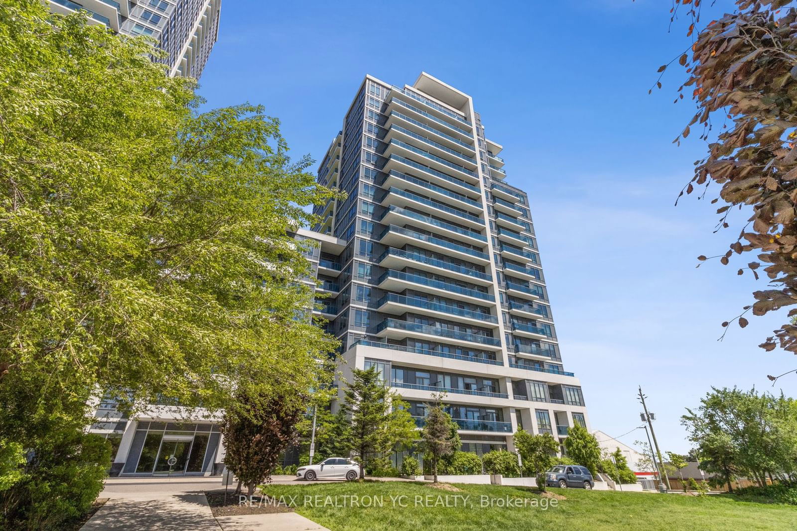 7167 Yonge St, unit 310 for sale