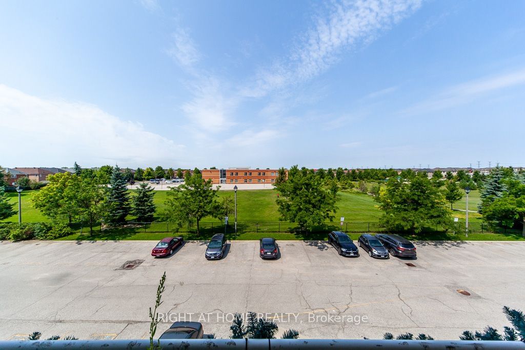 7428 Markham Rd, unit 301 for sale - image #2