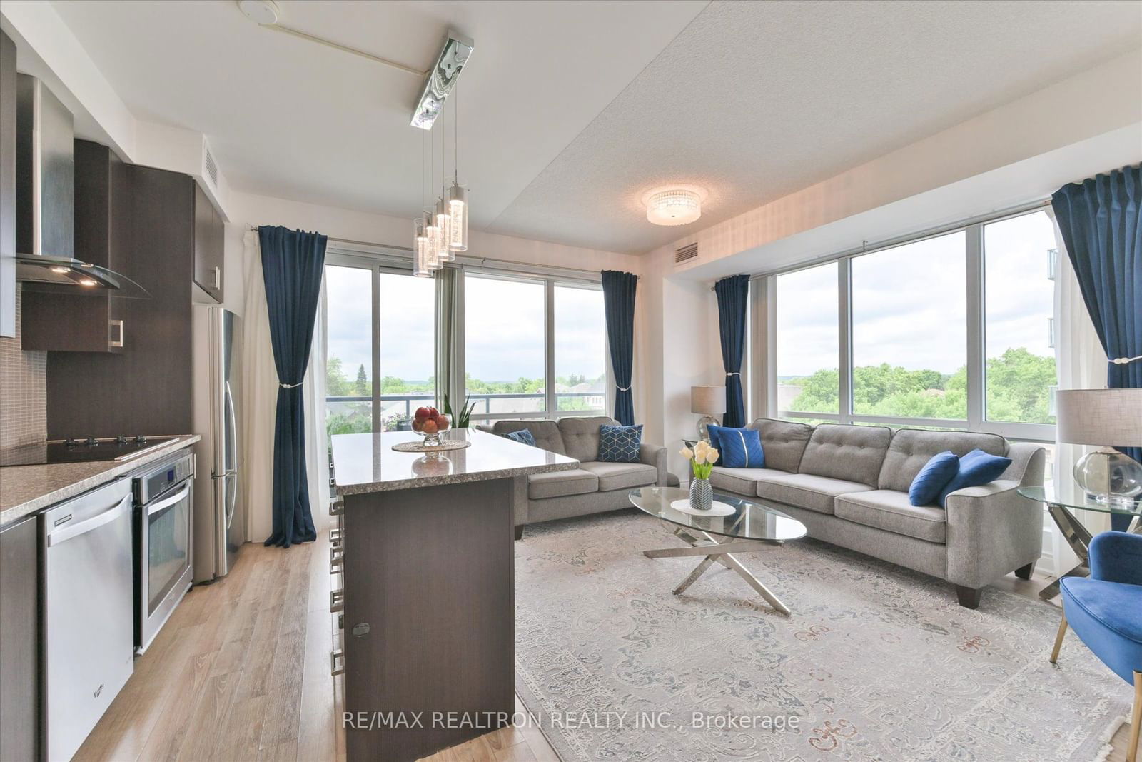 9088 Yonge St, unit 302 for sale - image #1