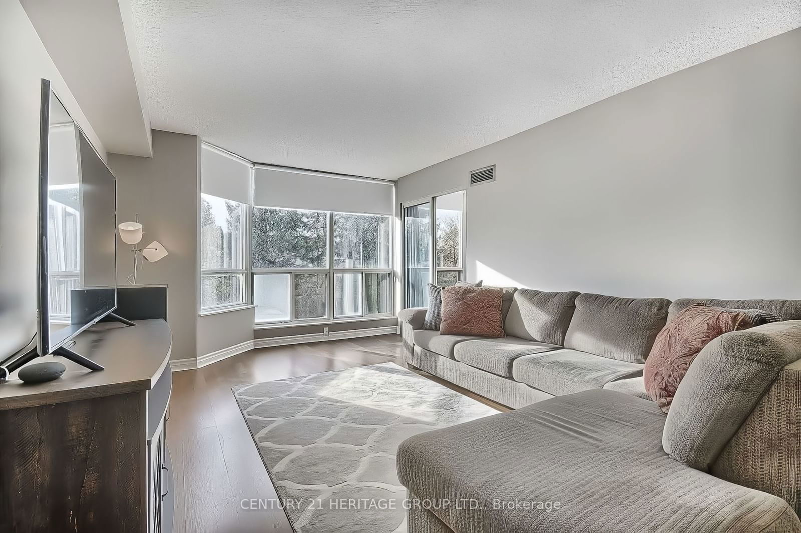 175 Cedar Ave, unit 215 for sale - image #1