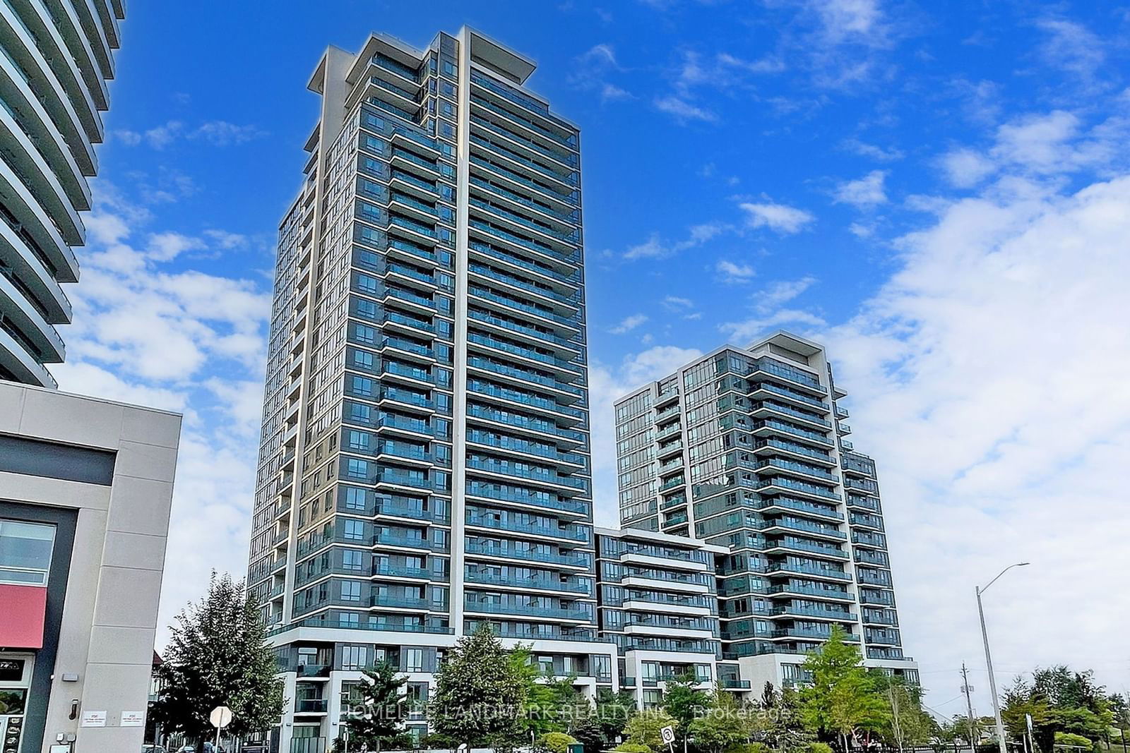 7167 Yonge St, unit 910 for sale - image #2