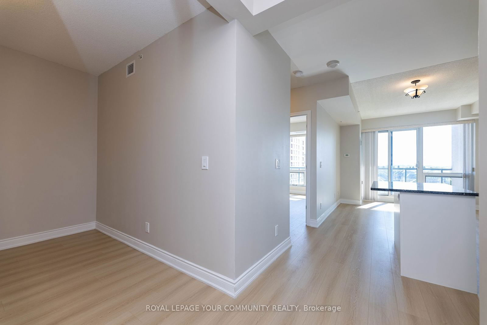 9090 Yonge St, unit 607 for sale