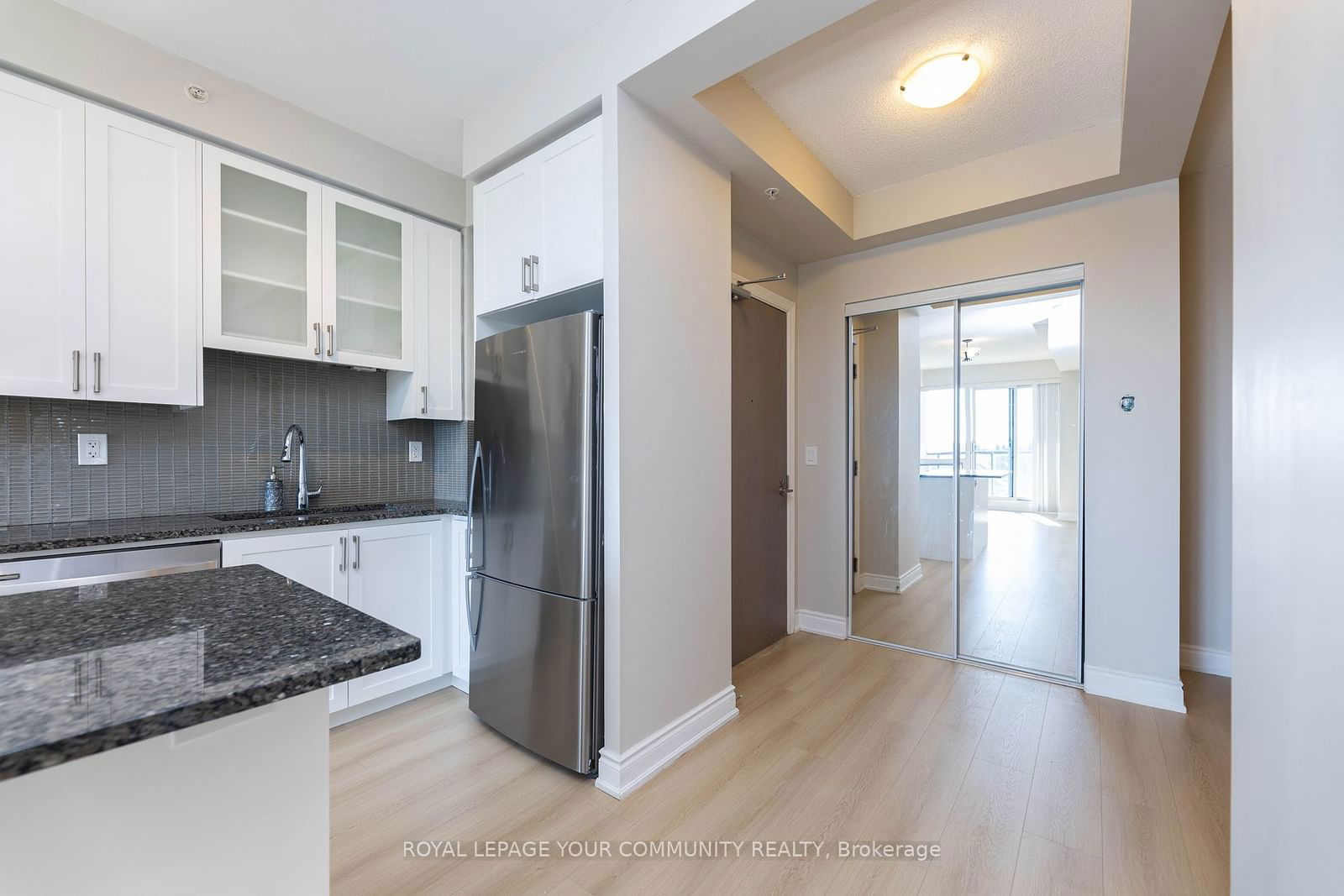 9090 Yonge St, unit 607 for sale