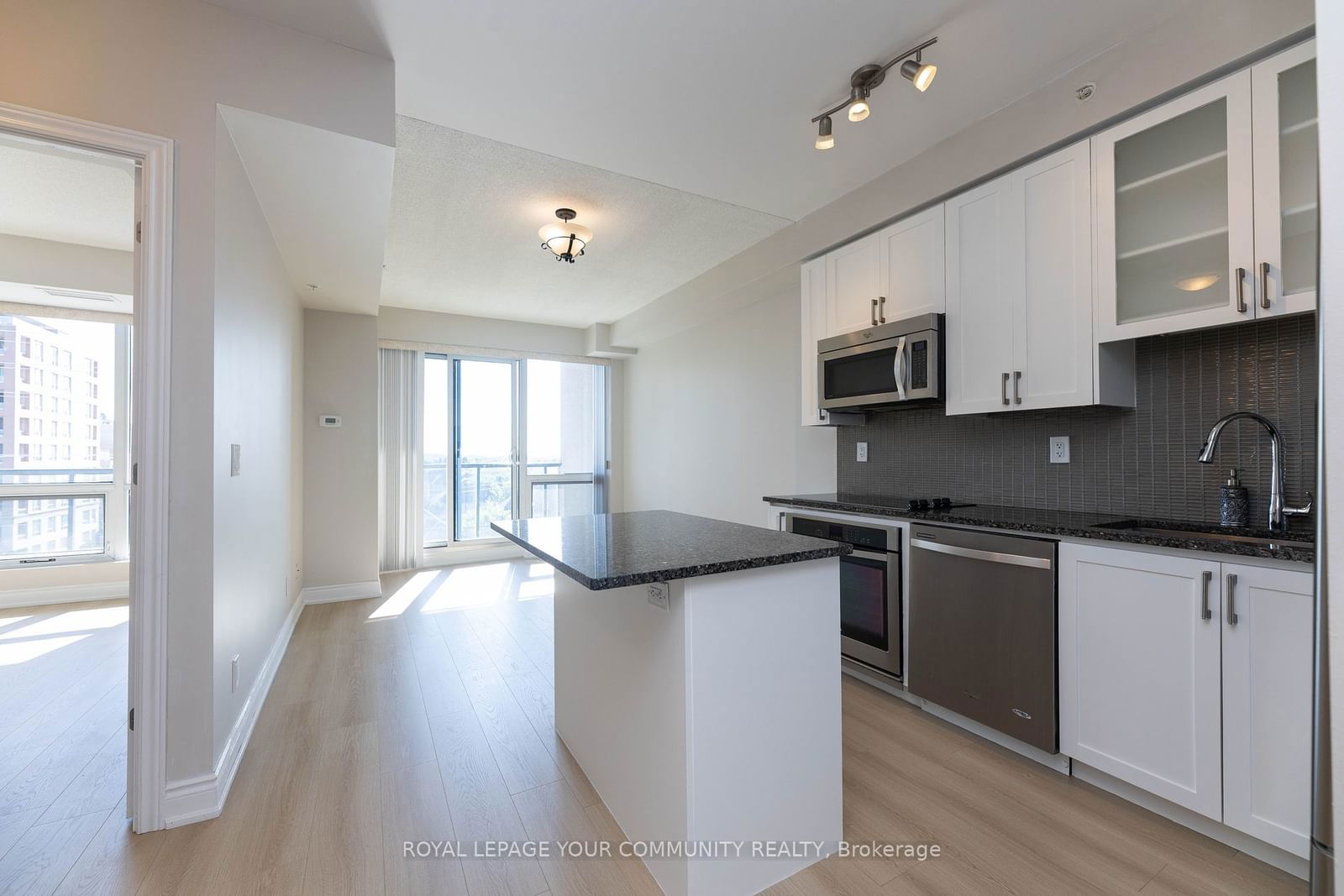 9090 Yonge St, unit 607 for sale